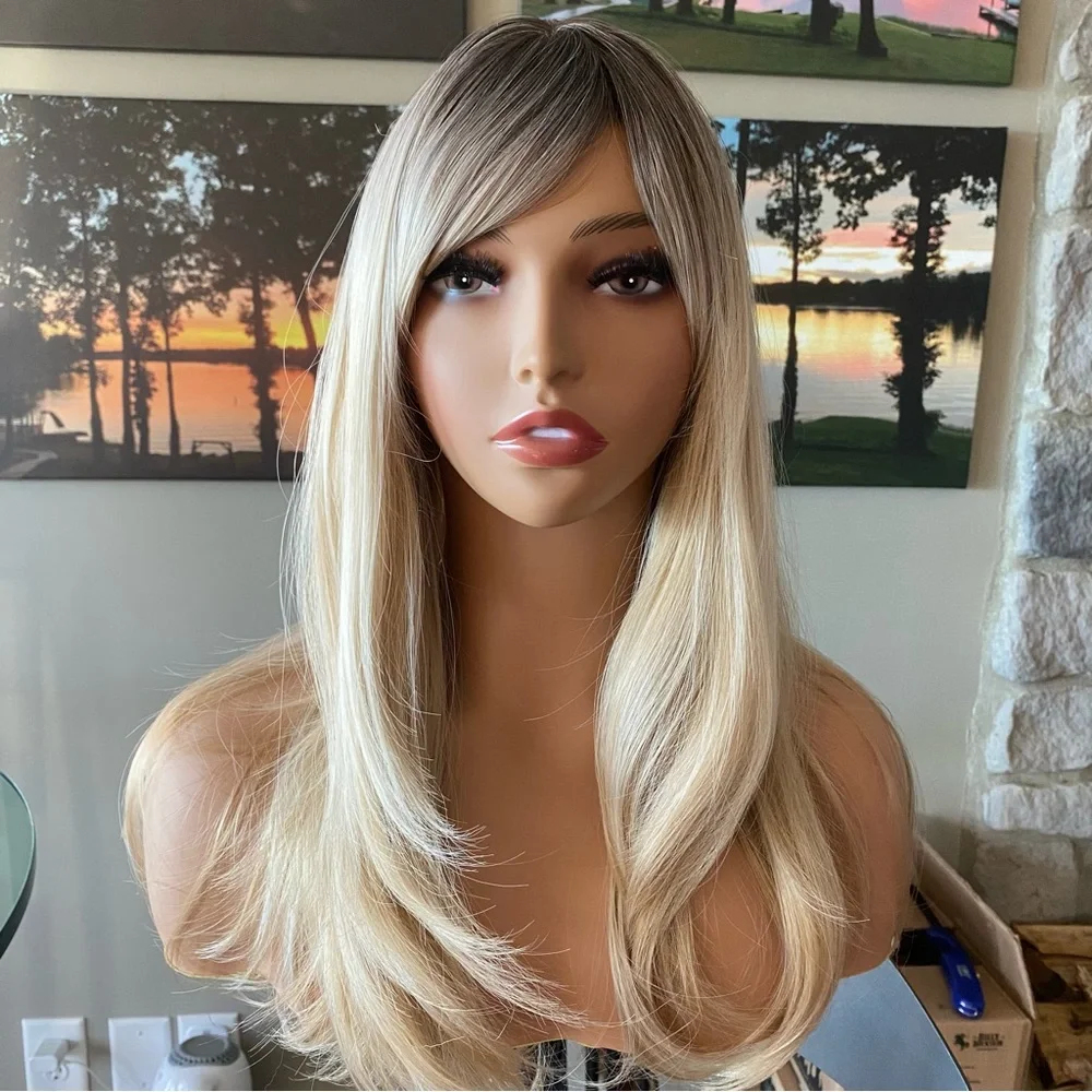 FABULOUS BLONDE LAYERED WIG 💕Adjustable Mesh Inside 💕Synthetic💕SO natural !💕